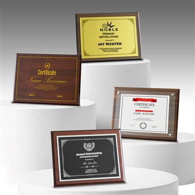 Fából készült nyugdíjas plakett